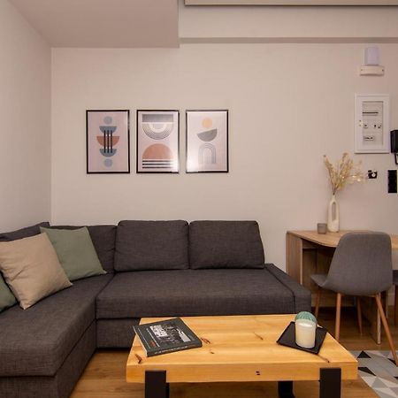 Studio 48, Cozy Apartment In Kalamata City Center Bagian luar foto